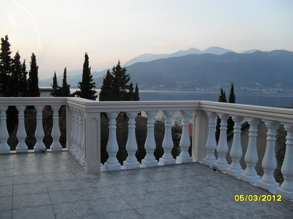 Apartments Arina Krasići Cameră foto